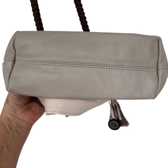 The Sak Indio Leather Bucket Shoulder Bag White Gray - Picture 5 of 15